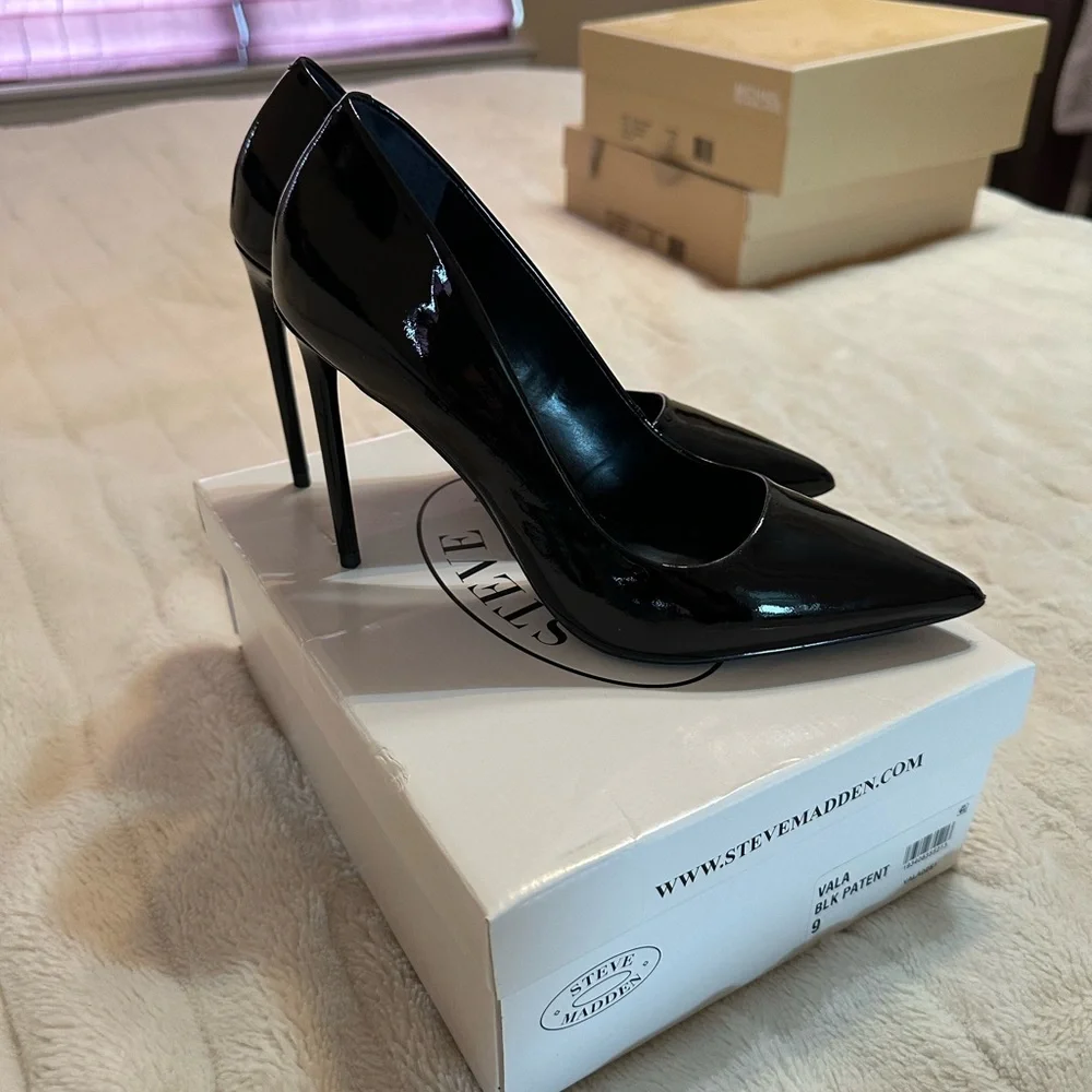 Steve Madden Black Patent Pointed Stiletto Pumps - Picture 3 of 4
